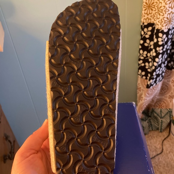 New in box size 41 Arizona Rivet - Picture 3 of 4